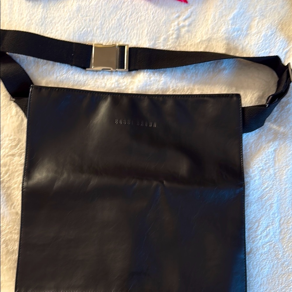 Original black Bobbi Brown Pro Artist brush belt